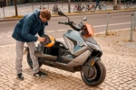 100/nuevo-scooter-electrico-bmw-ce-04-ciudad.jpg