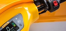 100/display-close-up.jpg