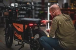 100/huck-cycles-electric-moped-4.webp_.jpg